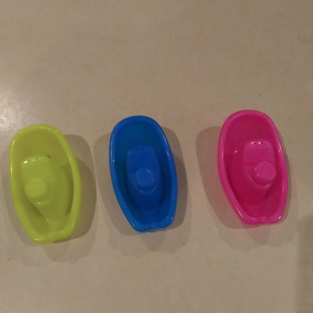 NWOT Boats Bath Toys